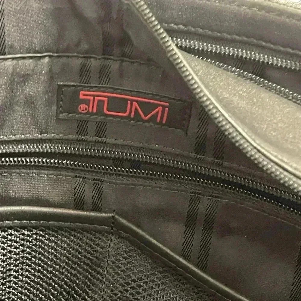 Tumi Ballistic Nylon leather
Briefcase long adjustable padded shoulder straps - Picture 9 of 16